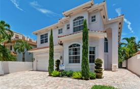 Villa – Fort Lauderdale, Floride, Etats-Unis. $2,250,000