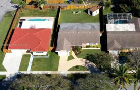 Maison en ville – Hollywood, Floride, Etats-Unis. $549,000