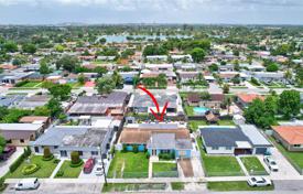 Maison en ville – Hialeah, Floride, Etats-Unis. $849,000
