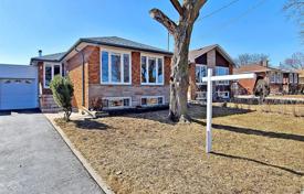 5 pièces maison en ville à Scarborough, Canada. C$972,000