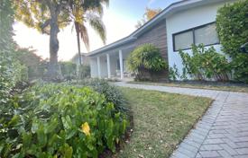 Maison en ville – Miami, Floride, Etats-Unis. $2,175,000