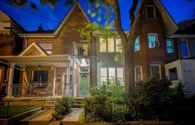 Maison mitoyenne – York, Toronto, Ontario,  Canada. C$1,275,000