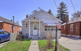 4 pièces maison en ville à East York, Canada. C$1,135,000