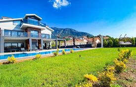 Villa 4+1 sur une Superficie de 700 m² à Fethiye Oludeniz. $943,000