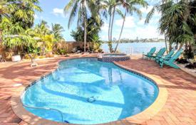 Villa – Stillwater Drive, Miami Beach, Floride,  Etats-Unis. $2,300,000