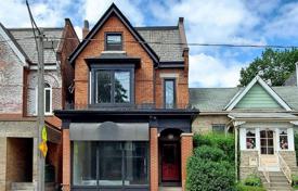 Maison en ville – Pape Avenue, Toronto, Ontario,  Canada. C$2,207,000