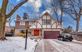 5 pièces maison en ville à Etobicoke, Canada. C$1,671,000