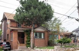 5 pièces maison en ville en York, Canada. C$1,306,000