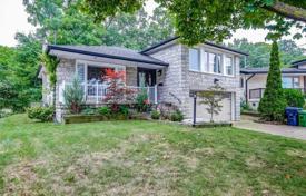 5 pièces maison en ville à Etobicoke, Canada. C$1,183,000