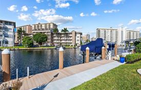 Maison en ville – Hallandale Beach, Floride, Etats-Unis. $2,579,000