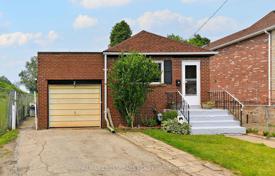 5 pièces maison en ville à Scarborough, Canada. C$1,116,000