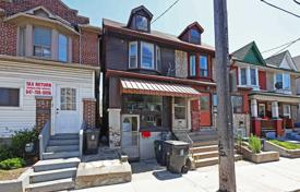 Maison mitoyenne – Pape Avenue, Toronto, Ontario,  Canada. C$1,208,000