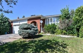 5 pièces maison en ville à Scarborough, Canada. C$1,187,000