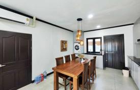 4 pièces villa 584 m² en Pattaya, Thaïlande. $363,000