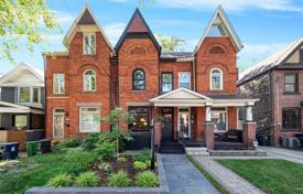 Maison mitoyenne – Pape Avenue, Toronto, Ontario,  Canada. C$1,375,000