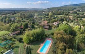 15 pièces maison de campagne à Arezzo, Italie. 1,300,000 €