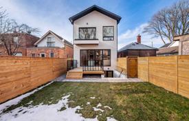 Maison en ville – East York, Toronto, Ontario,  Canada. C$2,450,000