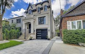 4 pièces maison en ville à East York, Canada. C$2,052,000