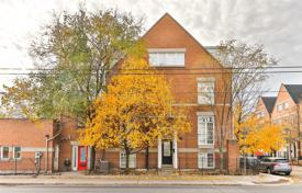 Maison mitoyenne – Pape Avenue, Toronto, Ontario,  Canada. C$1,386,000