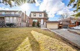 3 pièces maison en ville à North York, Canada. C$1,066,000