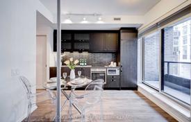 4 pièces appartement à Bathurst Street, Canada. C$632,000