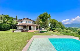 4 pièces villa 400 m² à Salò, Italie. 2,700,000 €