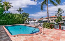 Villa – North Miami Beach, Floride, Etats-Unis. $1,500,000
