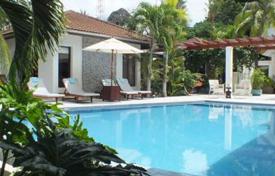 Villa – Surin Beach, Choeng Thale, Thalang,  Phuket,   Thaïlande. $2,640 par semaine