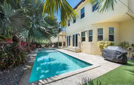 Villa – Miami Beach, Floride, Etats-Unis. $2,450,000