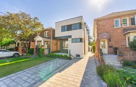 Maison en ville – East York, Toronto, Ontario,  Canada. C$2,284,000