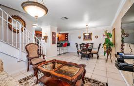Maison en ville – Hialeah, Floride, Etats-Unis. $415,000