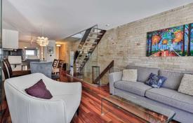 Maison mitoyenne – Gerrard Street East, Toronto, Ontario,  Canada. C$1,379,000