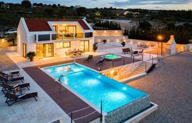 Maison en ville – Splitska, Comté de Split-Dalmatie, Croatie. 1,290,000 €