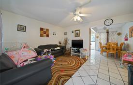 Maison en ville – North Miami Beach, Floride, Etats-Unis. $590,000