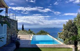 Villa – Rayol-Canadel-sur-Mer, Côte d'Azur, France. 2,950,000 €