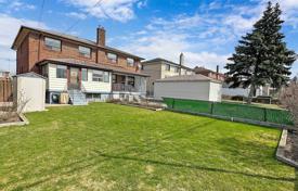 7 pièces maison mitoyenne à North York, Canada. C$1,139,000