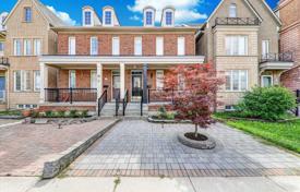 Maison mitoyenne – North York, Toronto, Ontario,  Canada. C$984,000