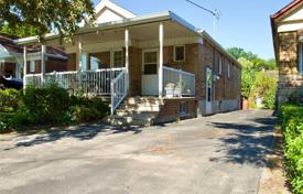 3 pièces maison en ville en York, Canada. C$954,000