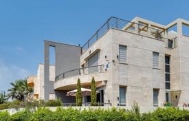 Maison de campagne – Netanya, Center District, Israël. $1,890,000