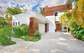 Villa – Miami, Floride, Etats-Unis. $2,035,000