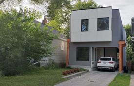 4 pièces maison en ville à East York, Canada. C$1,782,000