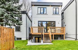 4 pièces maison en ville à East York, Canada. C$1,936,000