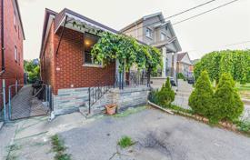 3 pièces maison en ville en York, Canada. C$1,009,000