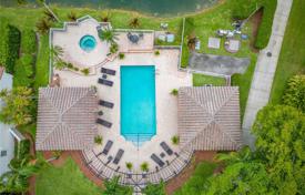 Maison en ville – Doral, Floride, Etats-Unis. $1,399,000