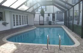 Villa – Hallandale Beach, Floride, Etats-Unis. $1,295,000