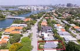 Maison en ville – Surfside, Floride, Etats-Unis. $1,700,000