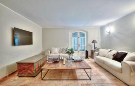 10 pièces villa à Mougins, France. 13,000 € par semaine