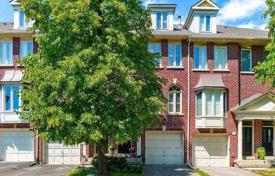 3 pièces maison mitoyenne à Etobicoke, Canada. C$1,122,000