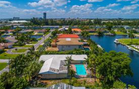 Villa – Hallandale Beach, Floride, Etats-Unis. $1,695,000