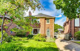 4 pièces maison en ville à Etobicoke, Canada. C$2,254,000